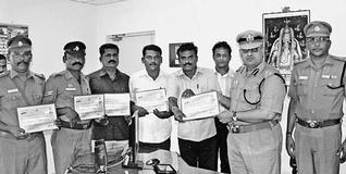 In appreciation: Sandeep Mittal, Deputy Inspector General of Police, giving away certificate to policemen in Ramanathapuram on Tuesday. — Photo: L. Balachandar